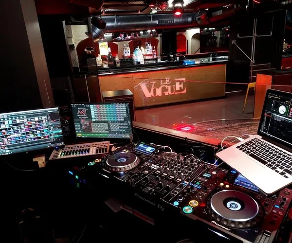 Régie DJ Pioneer Pro en action