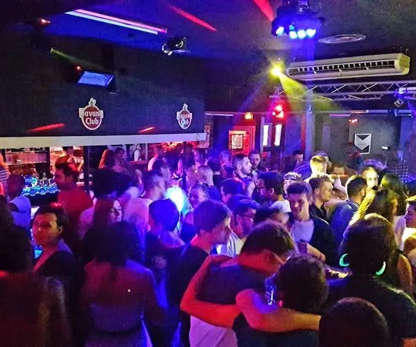 Set DJ House et Electro pour établissement de nuit