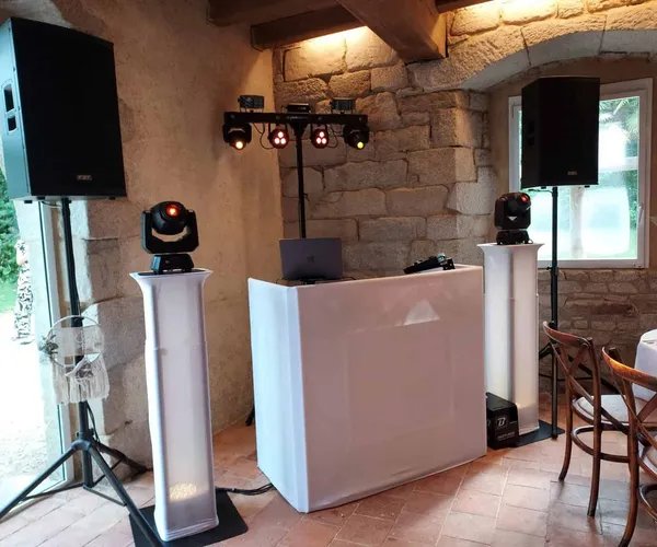 Piste de danse animée par un DJ professionnel